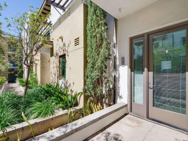 Condo for sale in Pasadena, California