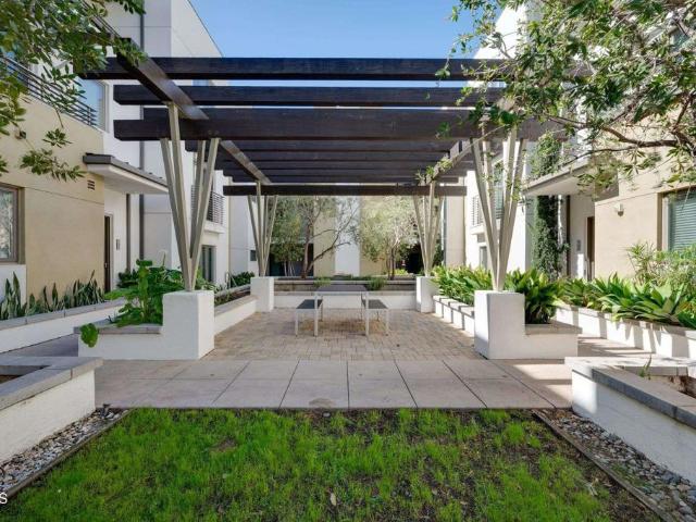 Condo for sale in Pasadena, California