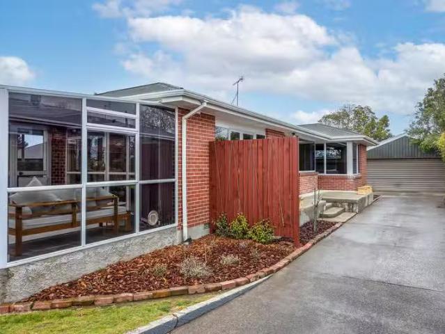 House for sale in Chaslands, Canterbury