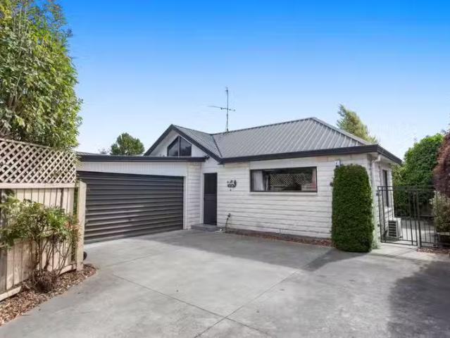 House for sale in Chaslands, Canterbury