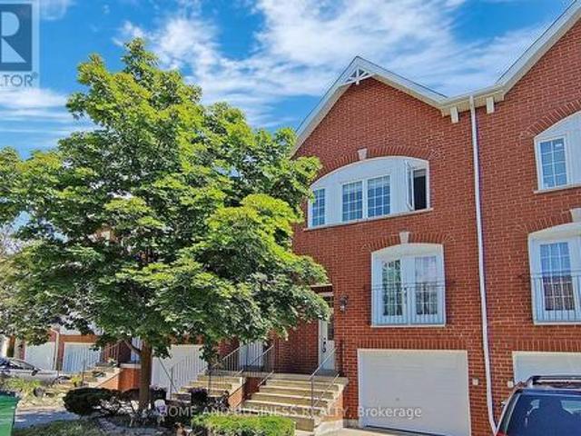 Townhouse for sale in Roseborough, Mississauga