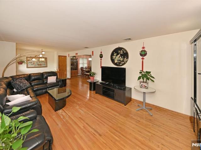 House for sale in Fair Lawn, New Jersey