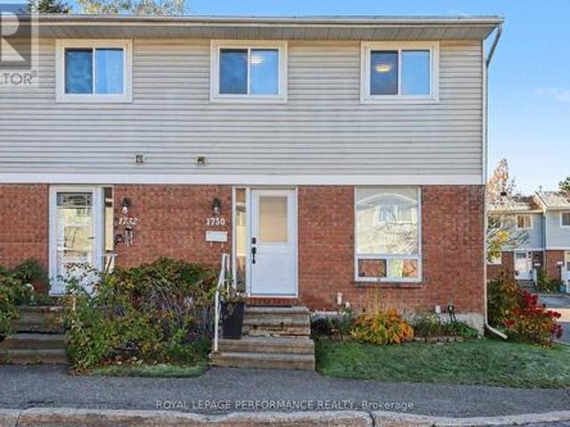 Townhouse for sale in Orléans Village - Châteauneuf, Ottawa