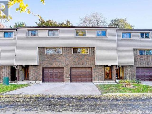 Townhouse for sale in Woburn, Ontario