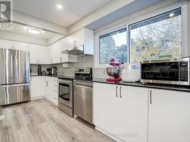 Townhouse for sale in Woburn, Ontario