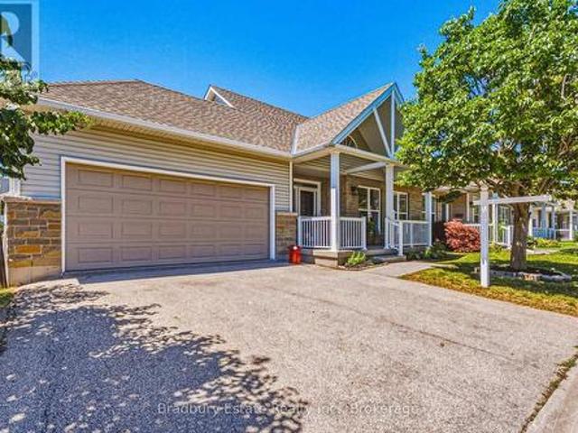 Townhouse for sale in Ancaster, Ontario