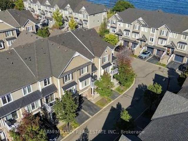 Townhouse for sale in Hamilton Beach, Hamilton