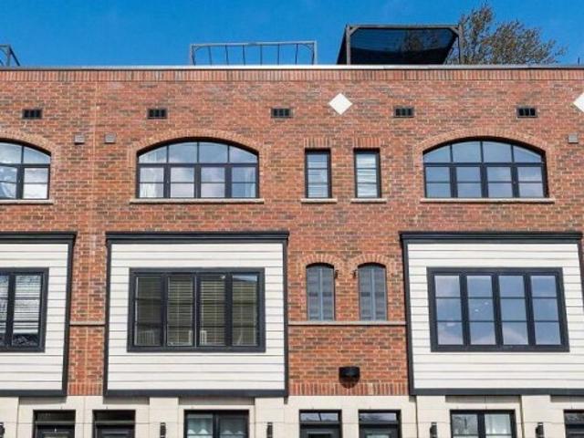 Townhouse for rent in Burlington, Ontario