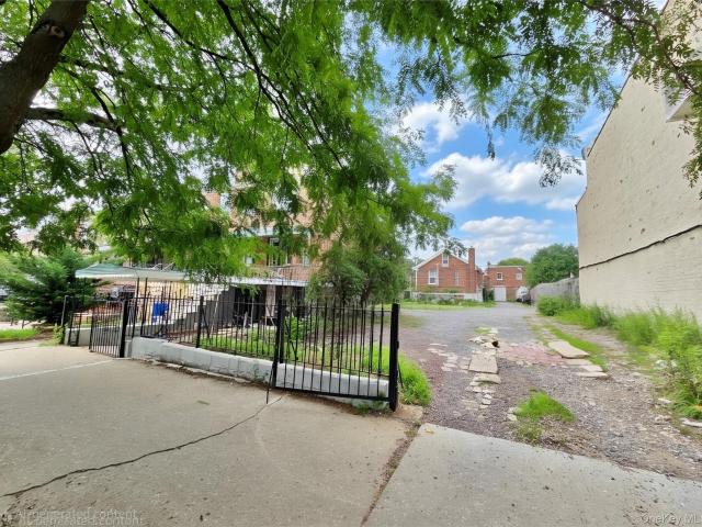 House for sale in Queens, Arverne