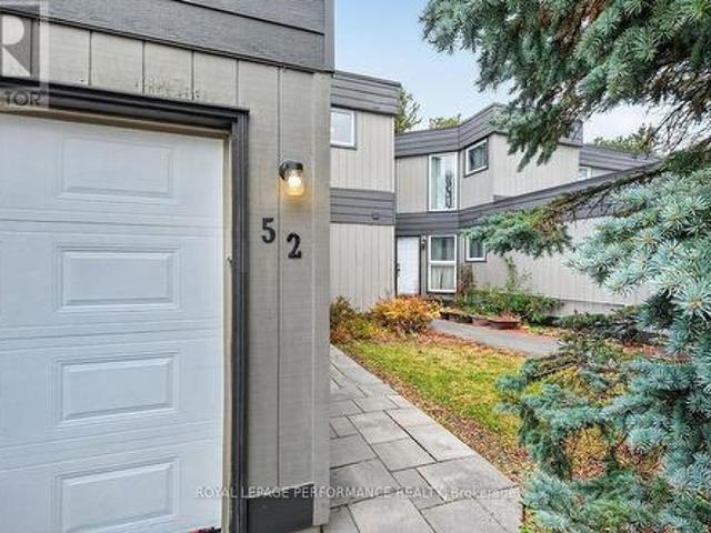 Townhouse for sale in Blackburn Hamlet, Ottawa