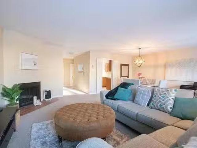 Condo for rent in Beaconsfield, Quebec