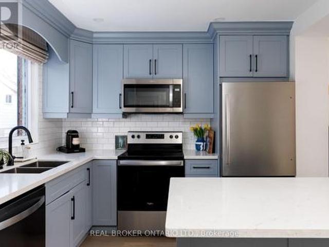 Townhouse for sale in Oakville, Ontario