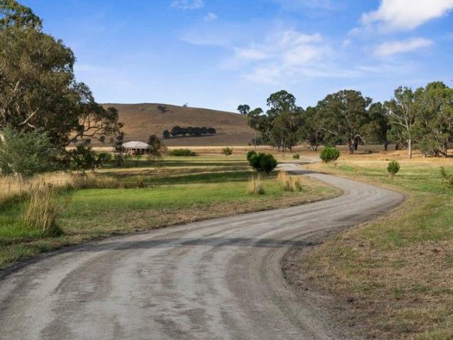 Cottage for sale in Victoria