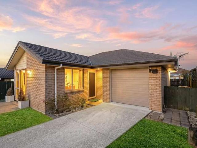 House for sale in Oratia