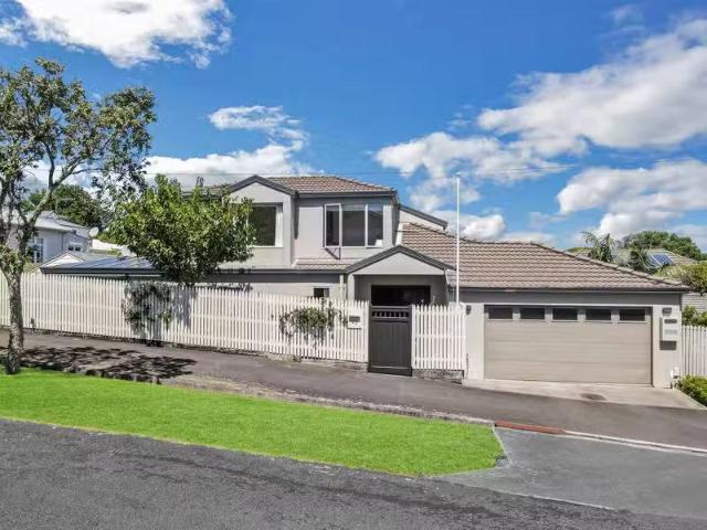 House for sale in Narrow Neck