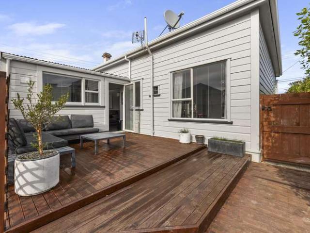 House for sale in Otakou