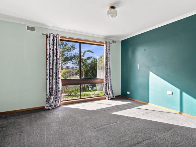 House for rent in Churchill, Victoria