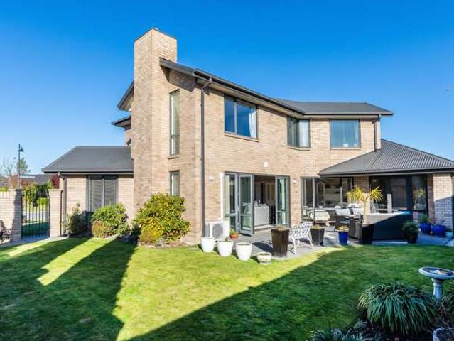 House for sale in Chaslands, Canterbury