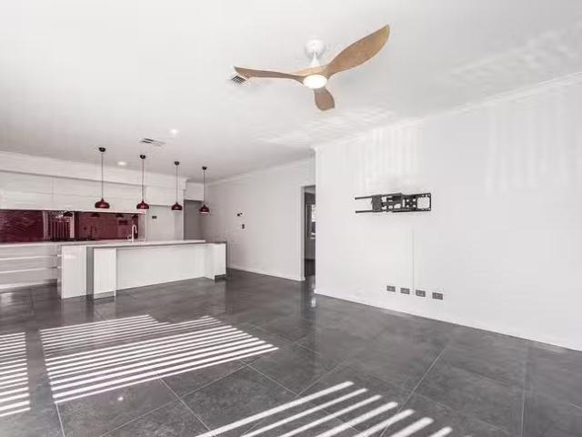 House for rent in Secret Harbour