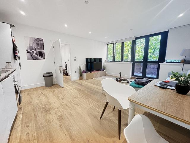 Apartment for rent in Lakenham, East Bank