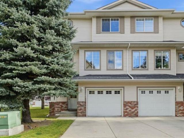 Townhouse for sale in Country Hills, Calgary