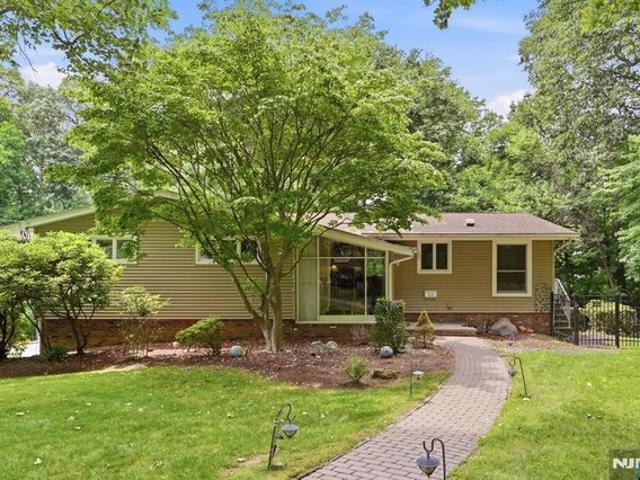 House for sale in Woodcliff Lake, New Jersey