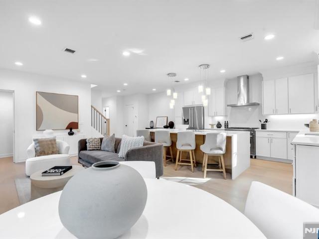 Townhouse for sale in Oradell, New Jersey