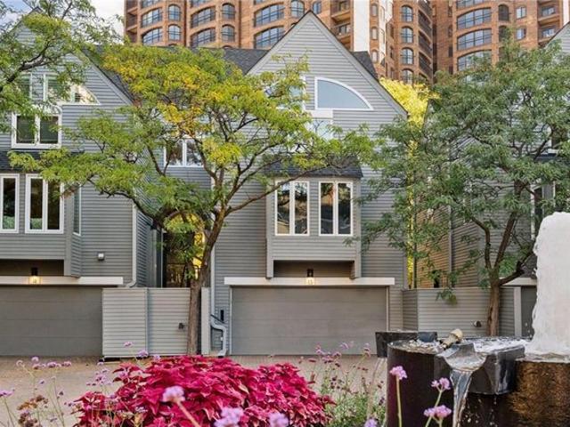 Townhouse for sale in Hennepin, Minnesota