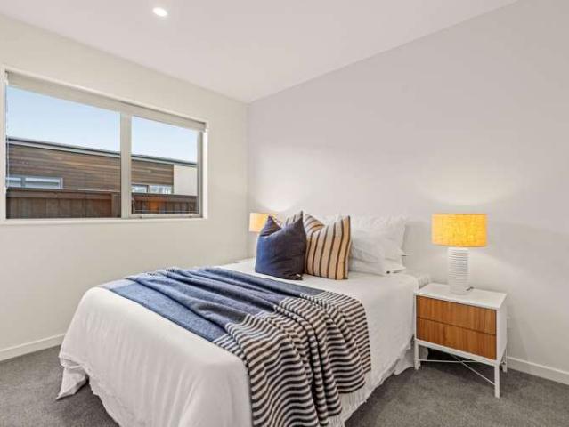 House for sale in Chaslands, Canterbury