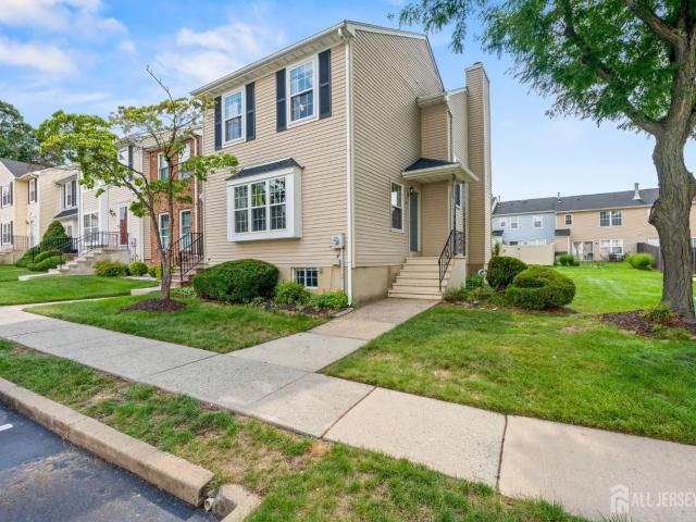 Townhouse for sale in Sayreville, New Jersey