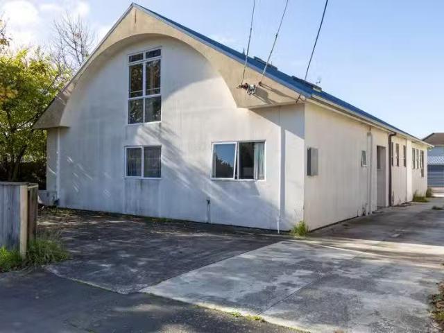 House for sale in Chaslands, Canterbury