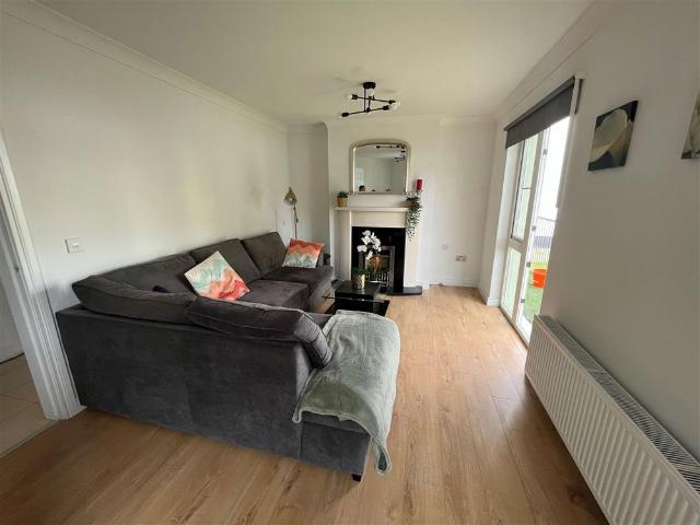 Apartment to rent in Bluebell, North Tipperary