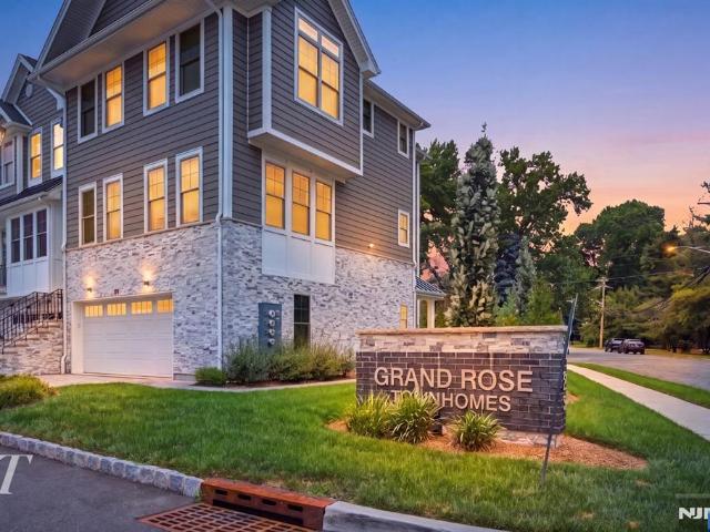 Townhouse for sale in Cresskill, New Jersey