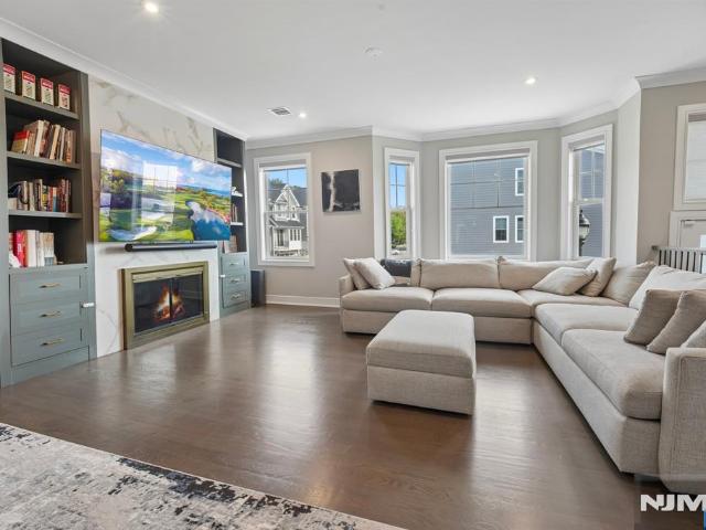 Townhouse for sale in Cresskill, Bergen County