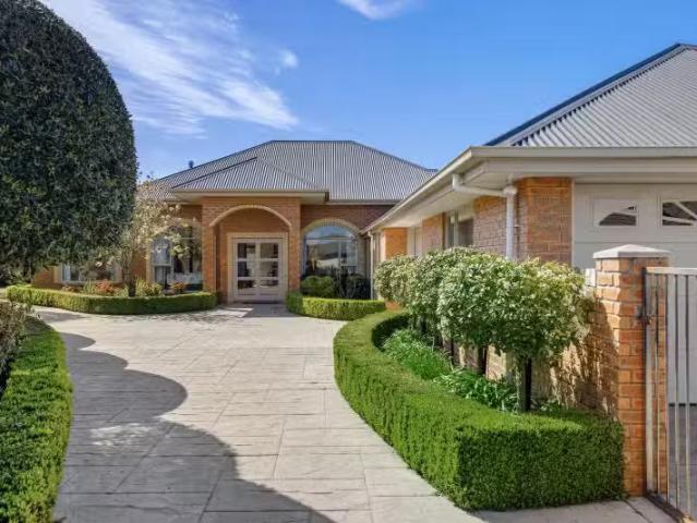 House for sale in Chaslands, Canterbury