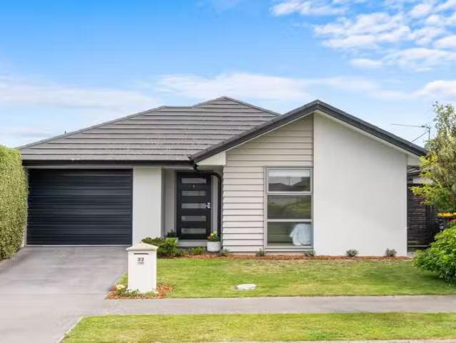 House for sale in Chaslands, Canterbury