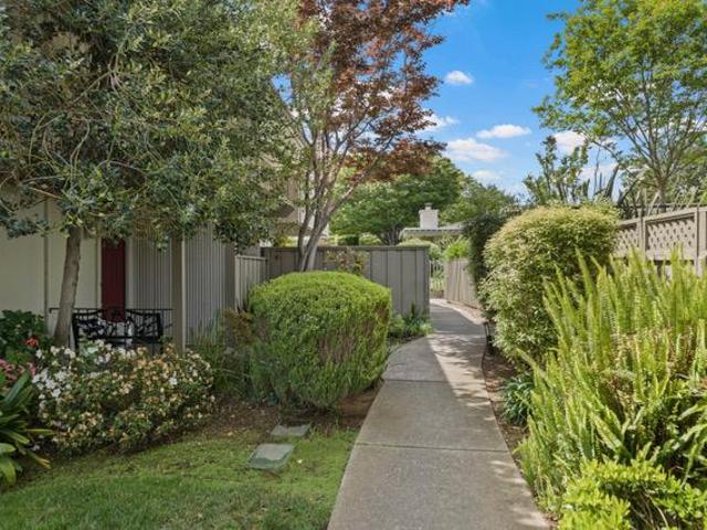 Townhouse for sale in Los Altos, California