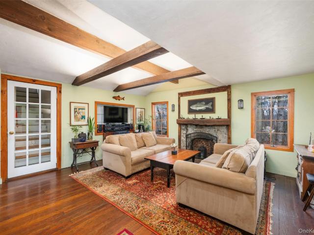 House for sale in Baldwin Place, New York