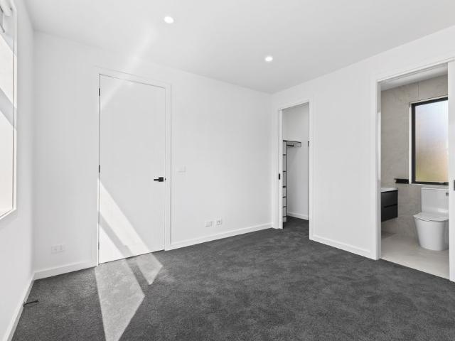 Townhouse for rent in Macleod, Melbourne