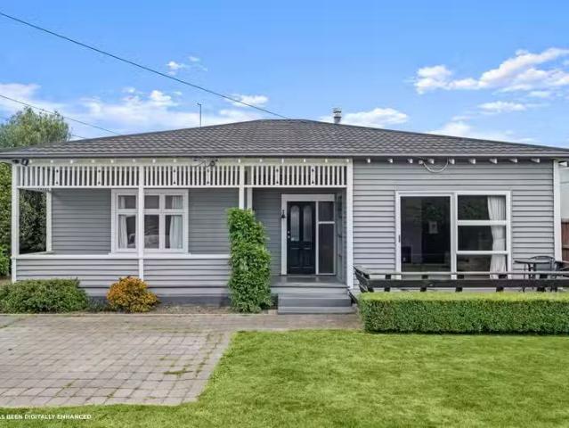 House for sale in Chaslands, Canterbury