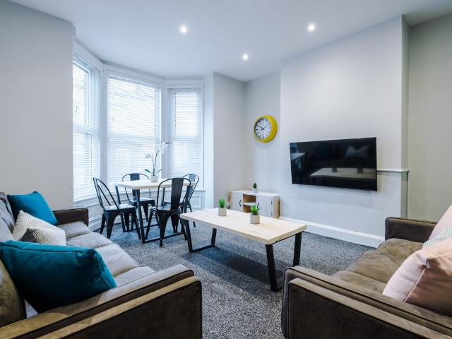 Apartment for rent in Hyde Park, Leeds