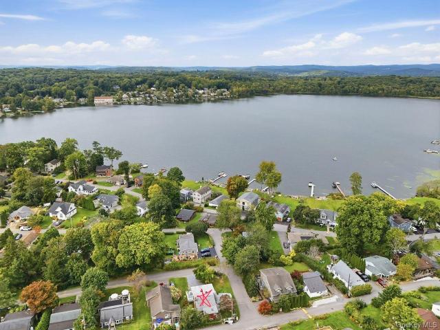 House for sale in Peach Lake, Putnam County