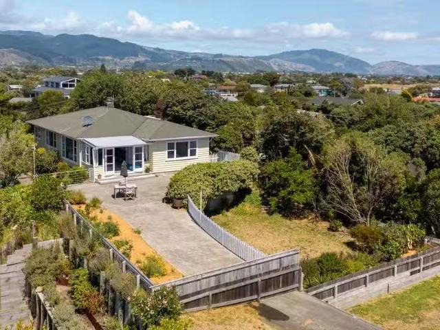 House for sale in Paraparaumu Beach, Wellington