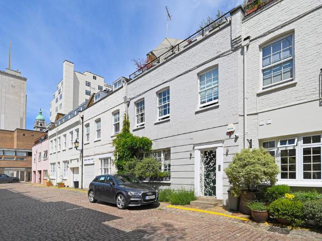 House for rent in Royal Borough of Kensington and Chelsea, Greater London