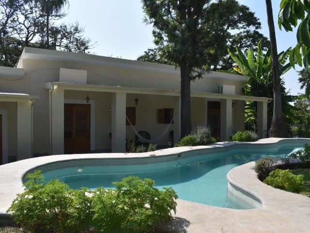 House for sale in Hillview