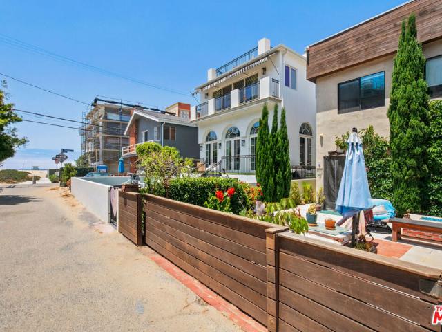 Property for rent in Canoga Park, California