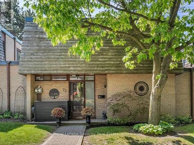 Townhouse for sale in Woburn, Ontario