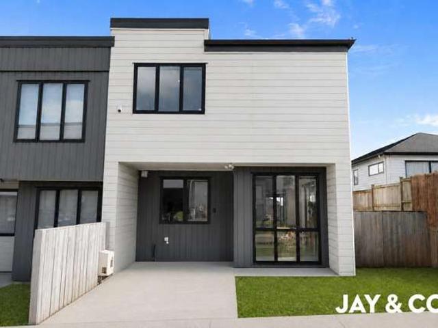 Townhouse for sale in Howick, Oroua County