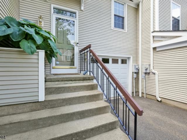 Townhouse for sale in Allamuchy, New Jersey