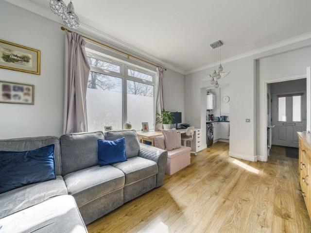 Apartment for rent in Hersham, Walton-on-Thames